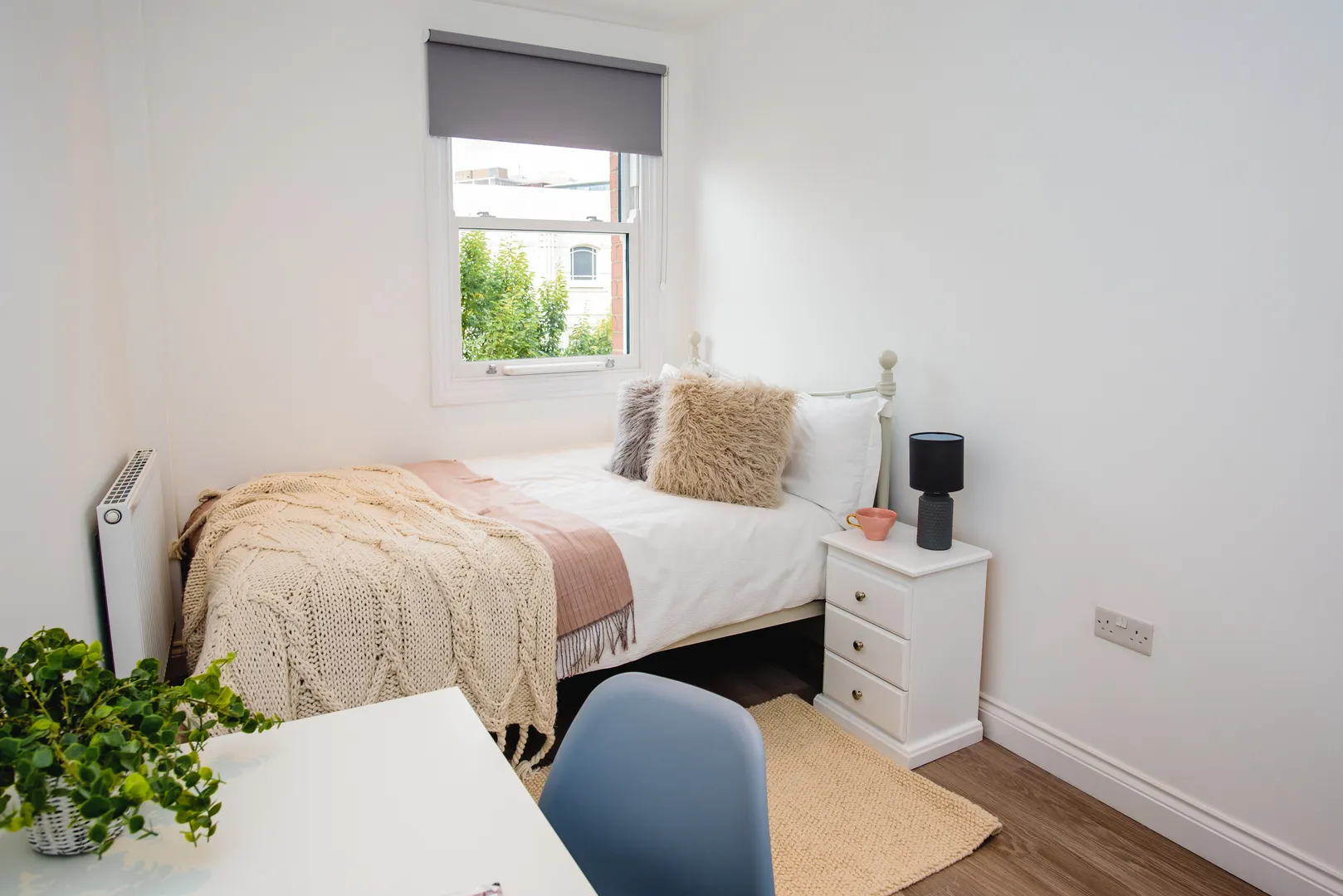 Flat E, 25 Lister Gate - Luxury 5 Bed City Centre Apartment - Image 5